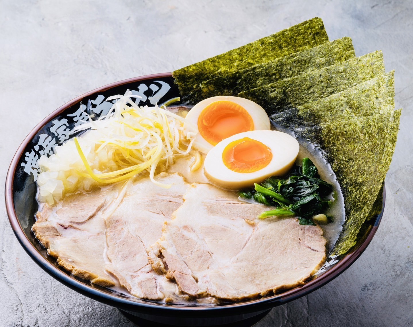 濃厚とんこつ醤油ラーメン